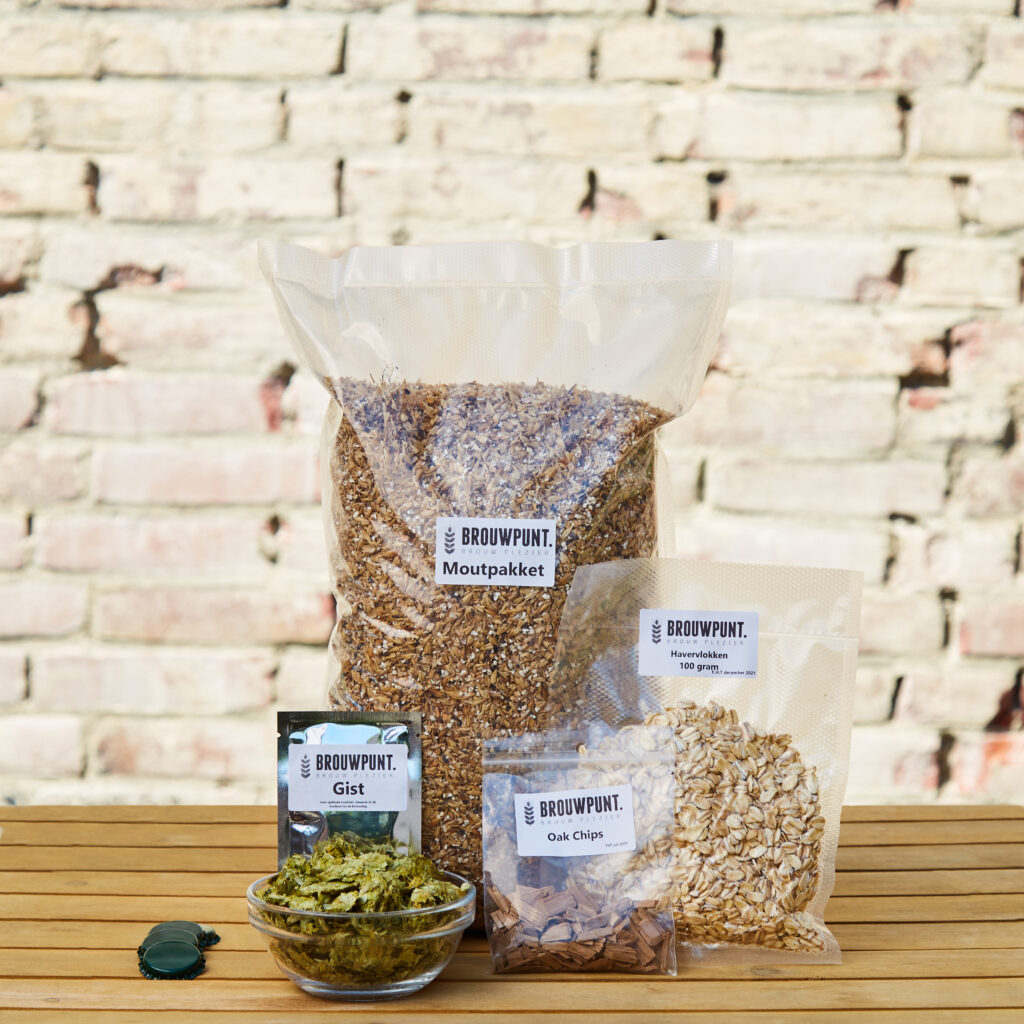 Quadrupel Oak Aged ingrediëntenpakket van Brouwpunt met mout, hop, gist, havervlokken en eikenhoutsnippers