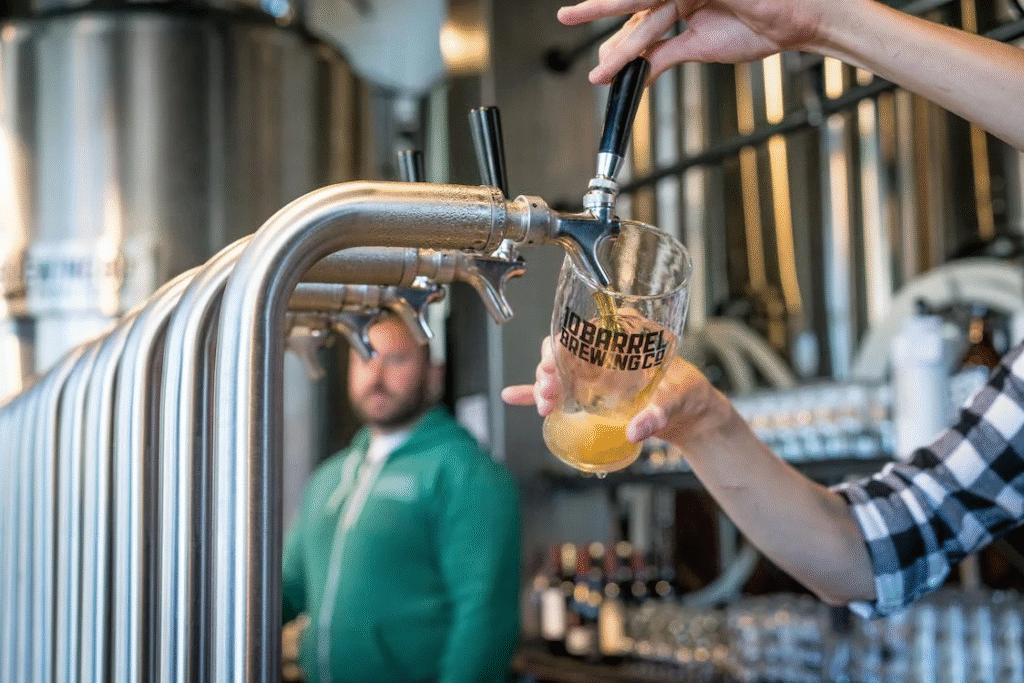 image | Brouwpunt Bier tappen - glas schuin houden